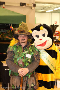 Waldgeist Gästeführer mit Gartenbiene Gabi